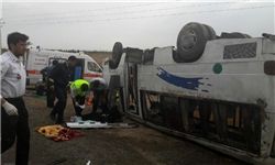 واژگونی مینی‌بوس یک کشته و 13 مصدوم به دنبال داشت