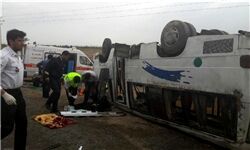 واژگونی مینی‌بوس یک کشته و 13 مصدوم به دنبال داشت