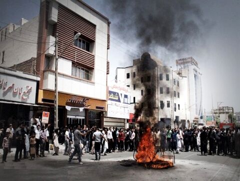 تجهیزات موسسه کاسپین به آتش کشیده شد/ ببینید
