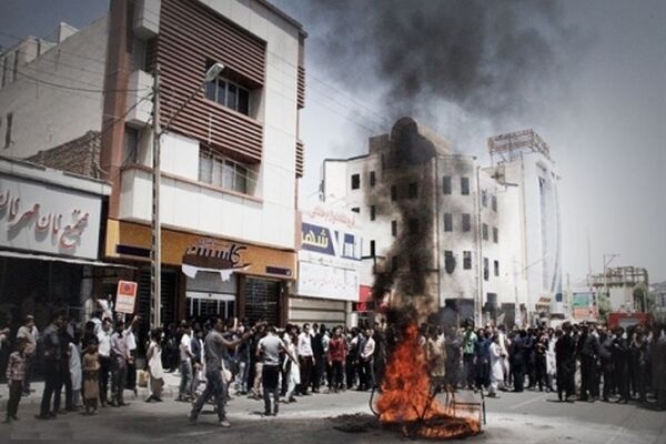 تجهیزات موسسه کاسپین به آتش کشیده شد/ ببینید