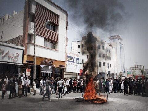 تجهیزات موسسه کاسپین به آتش کشیده شد/ ببینید
