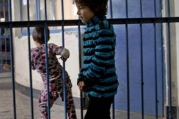 2300 کودک در زندان