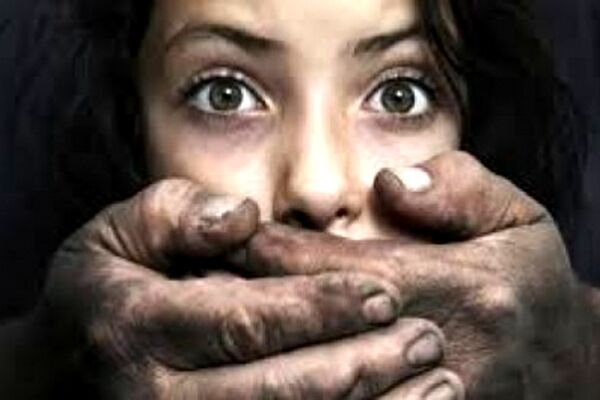 چطور از کودکم در برابر بچه بازی محافظت کنم؟/ پدوفیلی چیست؟
