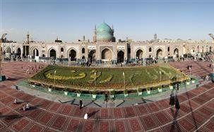 صحن و سرای امام رضا(ع) در روز تولدش باغ گل می‌شود