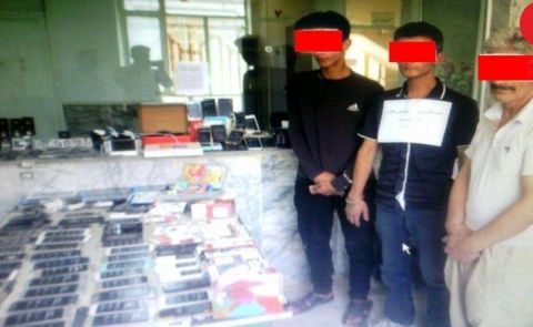 سارقان موبایل فروشی قوچان دستگیر شدند + عکس