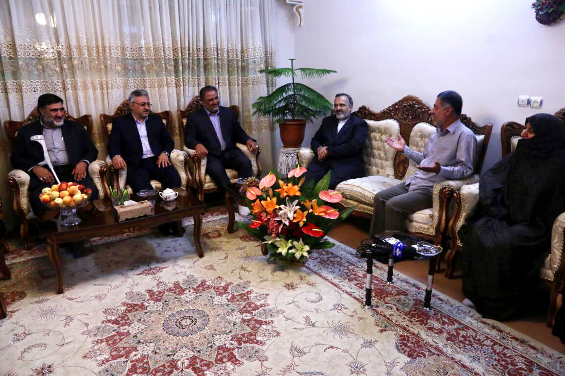 دیدار استاندار خراسان رضوی با دو تن از جانبازان و آزادگان سر افراز