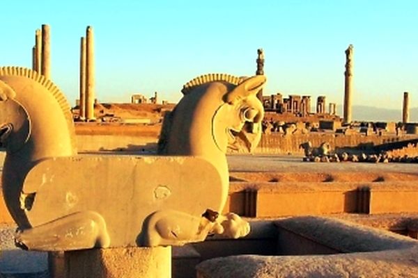 دیوار جنوبی تخت جمشید نمایان شد