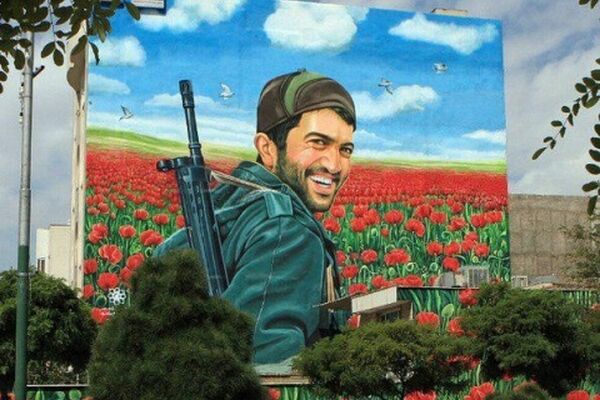 احمد منصوب نقاش دیوارهای شهر
