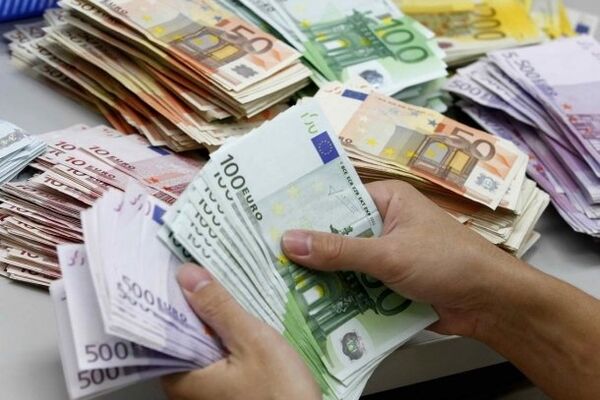 تک نرخی شدن ارز مانع از فساد اقتصاد می‌شود