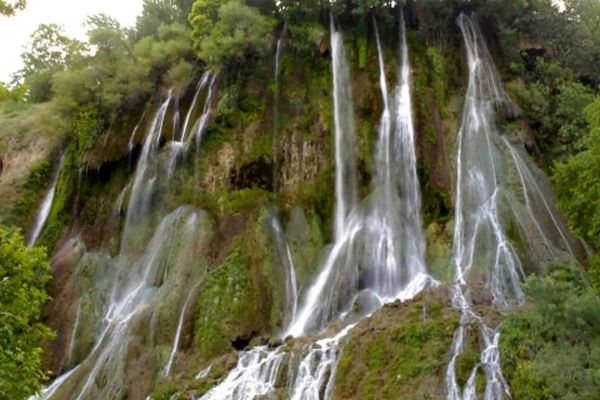 اخلمد، هم‌نوایی آب و صخره‌های سخت