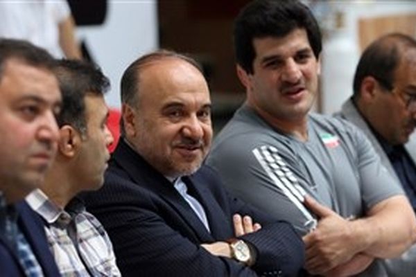 طعنه دوباره وزیر به فدراسیون کشتی