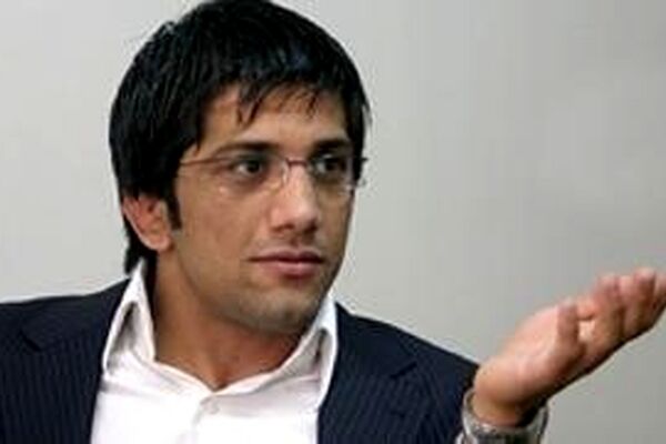 دبیر 12 مدالش را به موزه آستان قدس رضوی اهدا کرد