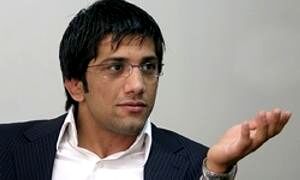 دبیر 12 مدالش را به موزه آستان قدس رضوی اهدا کرد