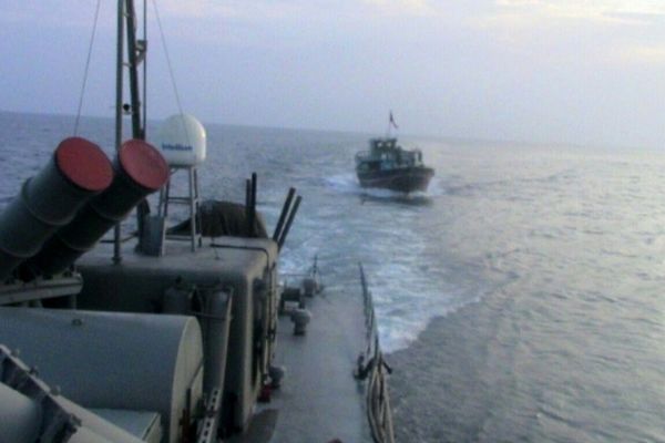 ناو موشک انداز ارتش ایران به ناو آمریکایی در ۴۵ مایلی بندر جاسک هشدار داد