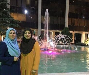 خواهران گوینده مطرح خبر در یک قاب | عکس