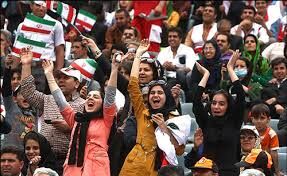 ورود زنان به ورزشگاه‌ها اولویت نیست، حق ابتدایی است/ سیاسیون جناح راست هم بعضا مخالفتی با حضور زنان در ورزشگاه