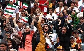 ورود زنان به ورزشگاه‌ها اولویت نیست، حق ابتدایی است/ سیاسیون جناح راست هم بعضا مخالفتی با حضور زنان در ورزشگاه