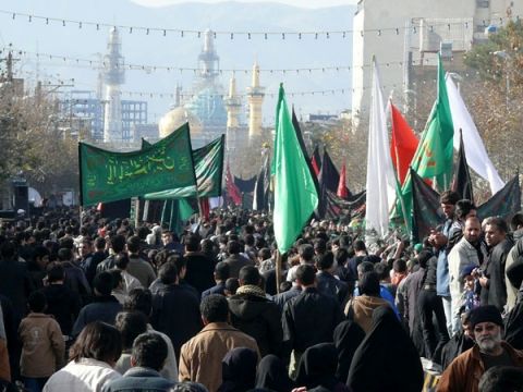 مشهد در تب و تاب پذیرایی از زائرین حسینی