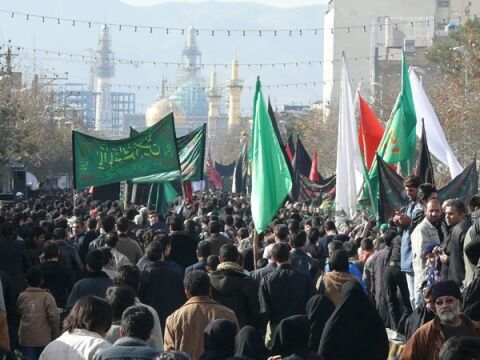 مشهد در تب و تاب پذیرایی از زائرین حسینی