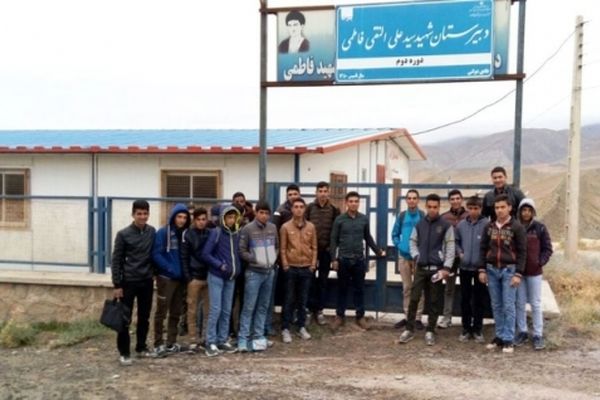 منحل شدن دبیرستان زاوین و دردسرهای دانش آموزان