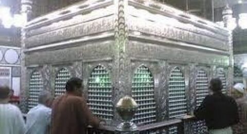 مقام رأس الحسین به روی عزاداران بسته شد/ آیا جامع الازهر به وحدت مسلمین اعتقاد ندارد؟