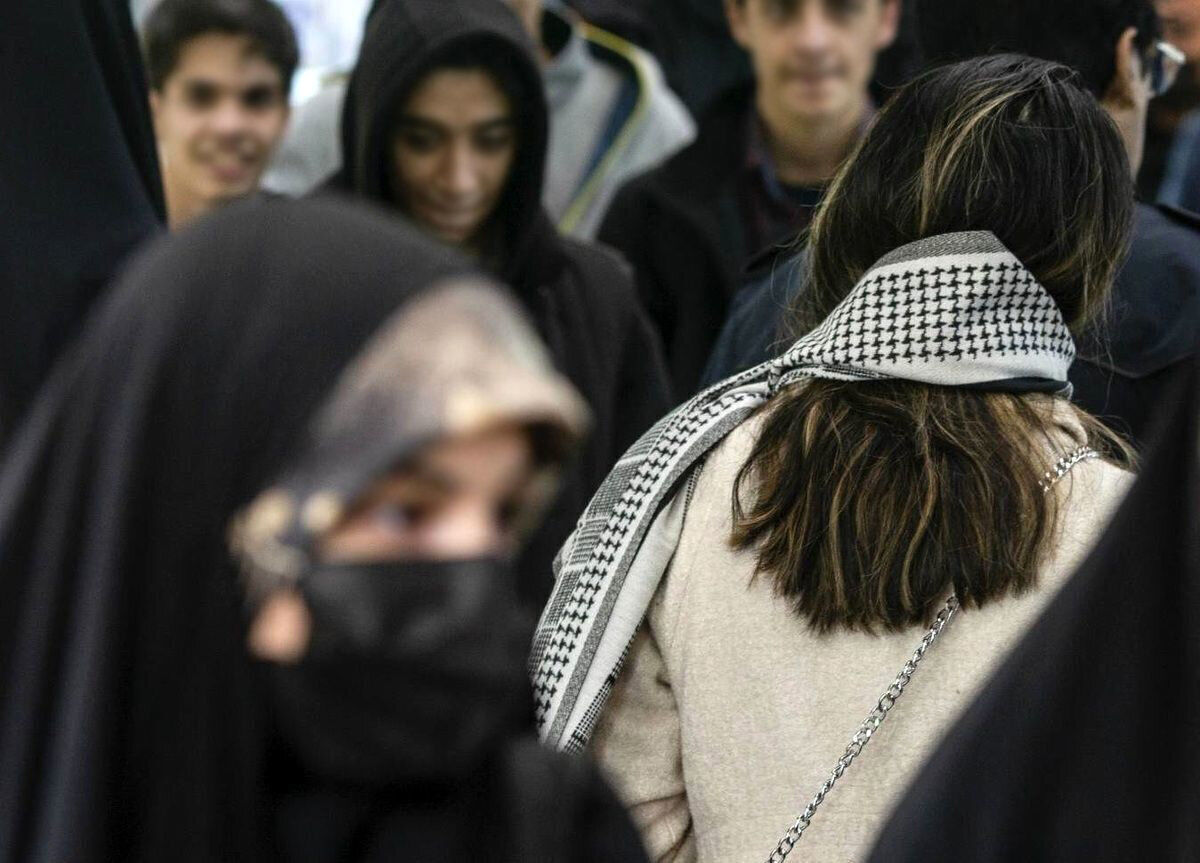 مجلس، مجوز تذکر حجاب به بانوان ایرانی توسط اتباع بیگانه را صادر کرد!