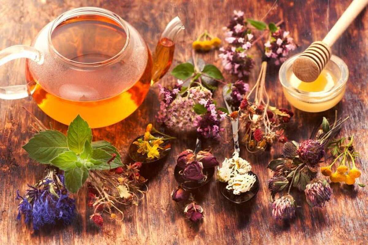 نقش موثر دمنوش‌ها و شربت‌های طبیعی در تقویت گوارش و آرام‌سازی بدن