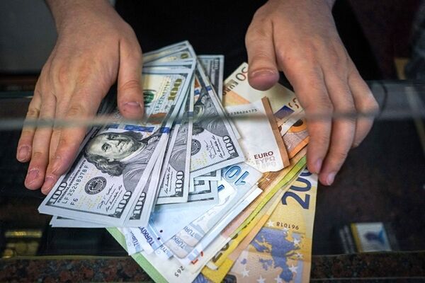 قیمت دلار در مشهد کمتر از تهران 