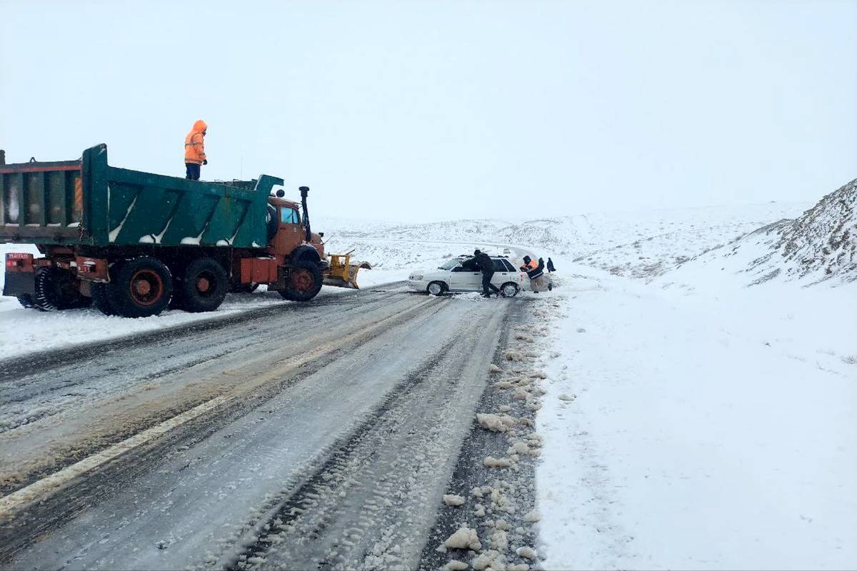 ۵۸۳ حادثه دیده در برف و کولاک خراسان رضوی امدادرسانی شدند