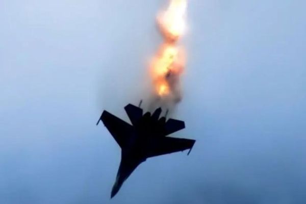 امروز دومین جنگنده اف ۱۵ در خاک ایران شکار شد (۱۴ اسفند ۱۴۰۴)