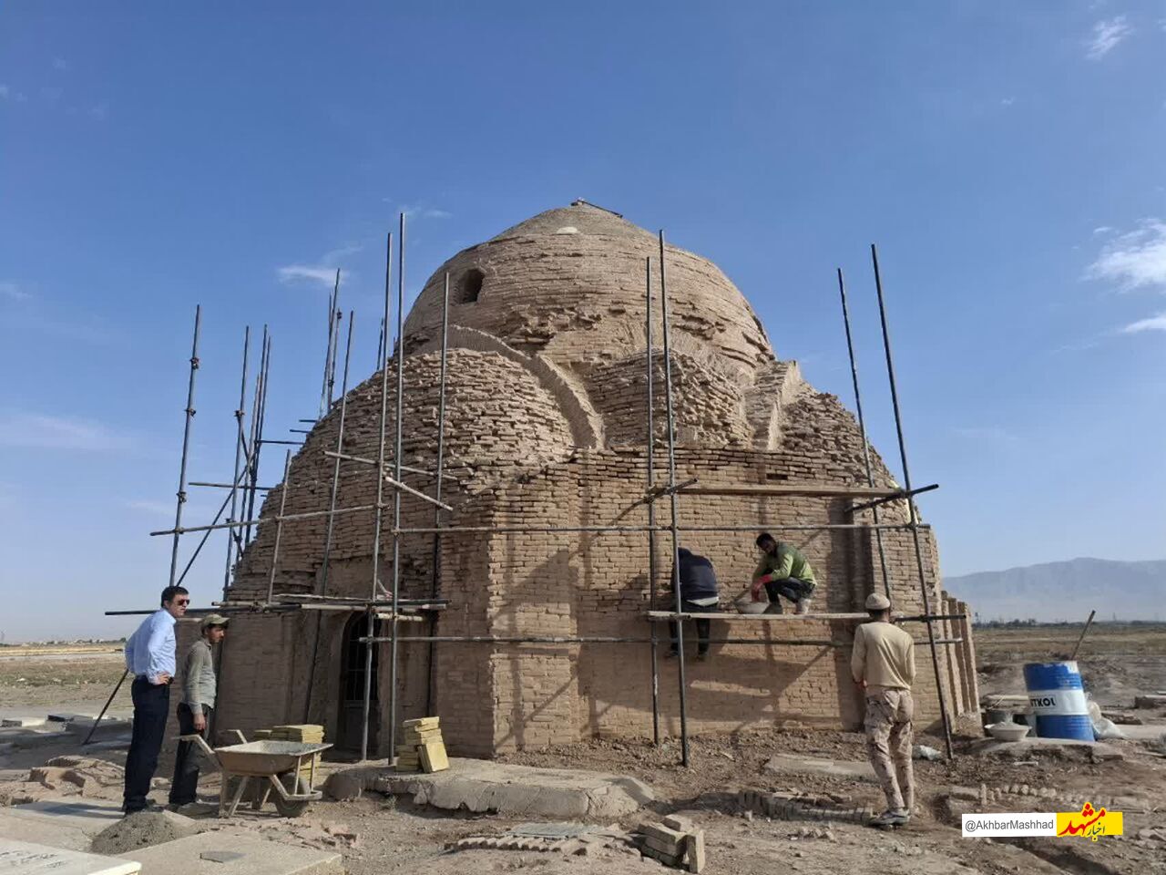 عملیات مرمت گنبد تاریخی شادمهر نیشابور آغاز شد