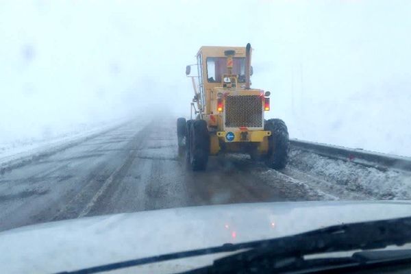 مسدود شدن ۳ محور اصلی شهرستان فریمان به دلیل برف و کولاک