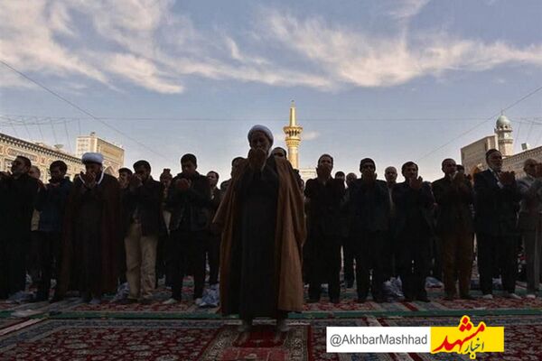 دست‌های نیاز زائران حرم رضوی برای طلب باران به آسمان بلند شد
