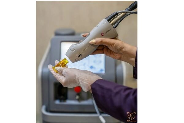 بهترین کلینیک لیزر موهای زائد مشهد کجاست؟ (راهنمای انتخاب مرکز لیزر در سال 1404)