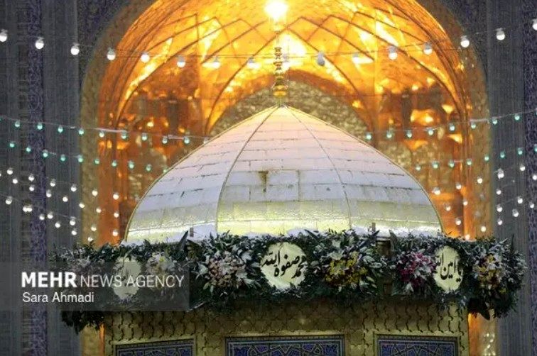تصاویر شب عید مبعث در حرم امام رضا(ع)