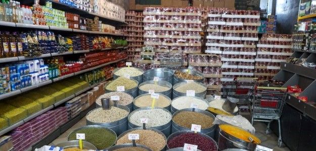 فرماندار مشهد: حداقل تا دو،سه ماه آینده مشکلی در تأمین کالا‌های اساسی نداریم | تجهیز ۳۰۰ نانوایی برای خدمت‌رسانی در شرایط بحران