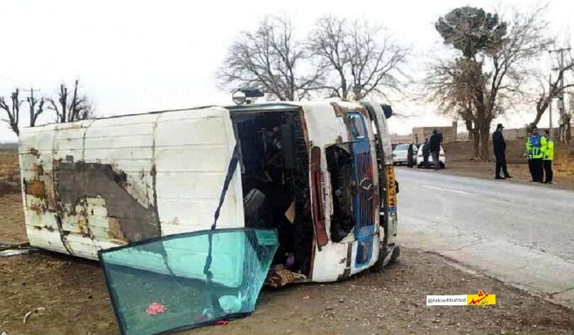 واژگونی مینی‌بوس مدرسه در جاده نیشابور-سبزوار ۱۴ مصدوم برجا گذاشت