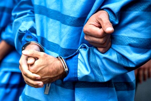 متهم به قتل پس از دستگیری توسط پلیس مشهد: عمویم را کشتم، چون از پراید من استفاده می‌کرد!