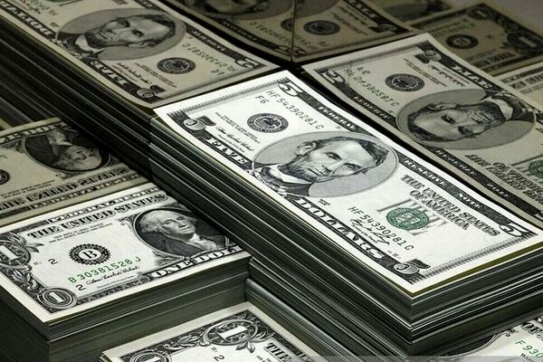 قیمت دلار فرو ریخت/ پیش‌بینی ۵ اقتصاددان درباره قیمت ارز در روزهای آینده