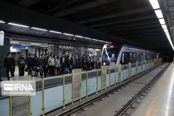 توقف موقت فعالیت ۵ ایستگاه مترو مشهد به دلیل ازدحام جمعیت