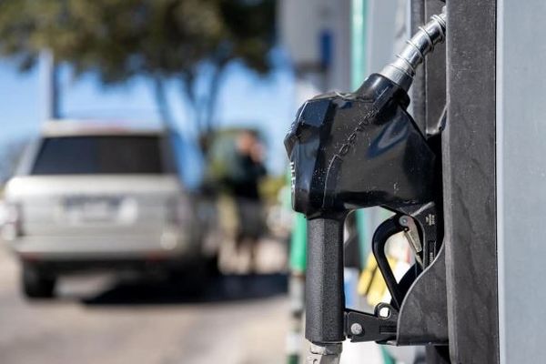 آمریکایی‌ها برای هر باک سوخت چقدر می‌پردازند؟ | هزینه گزاف جنگ طلبی در جیب شهروندان آمریکایی