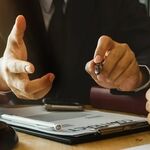 هنگام انتخاب وکیل مشهد به چه نکاتی توجه کنیم؟