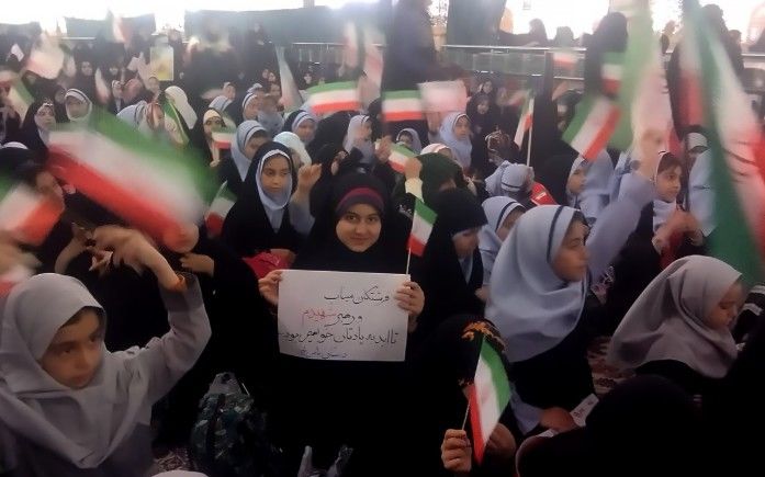 قلب ده‌ها هزار دانش‌آموز مشهدی در سوگ فرشته‌های پرکشیده میناب | مراسم چهلم شهادت دانش آموزان مدرسه شجره طیبه در حرم مطهر رضوی + فیلم