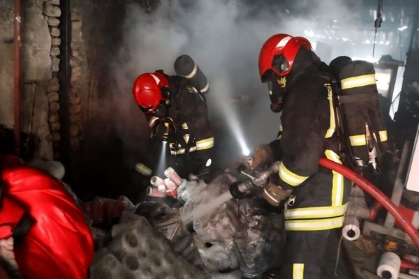 حریق کارگاه تولیدی نخ در مشهد مهار شد