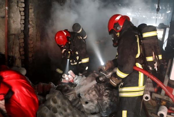 حریق کارگاه تولیدی نخ در مشهد مهار شد