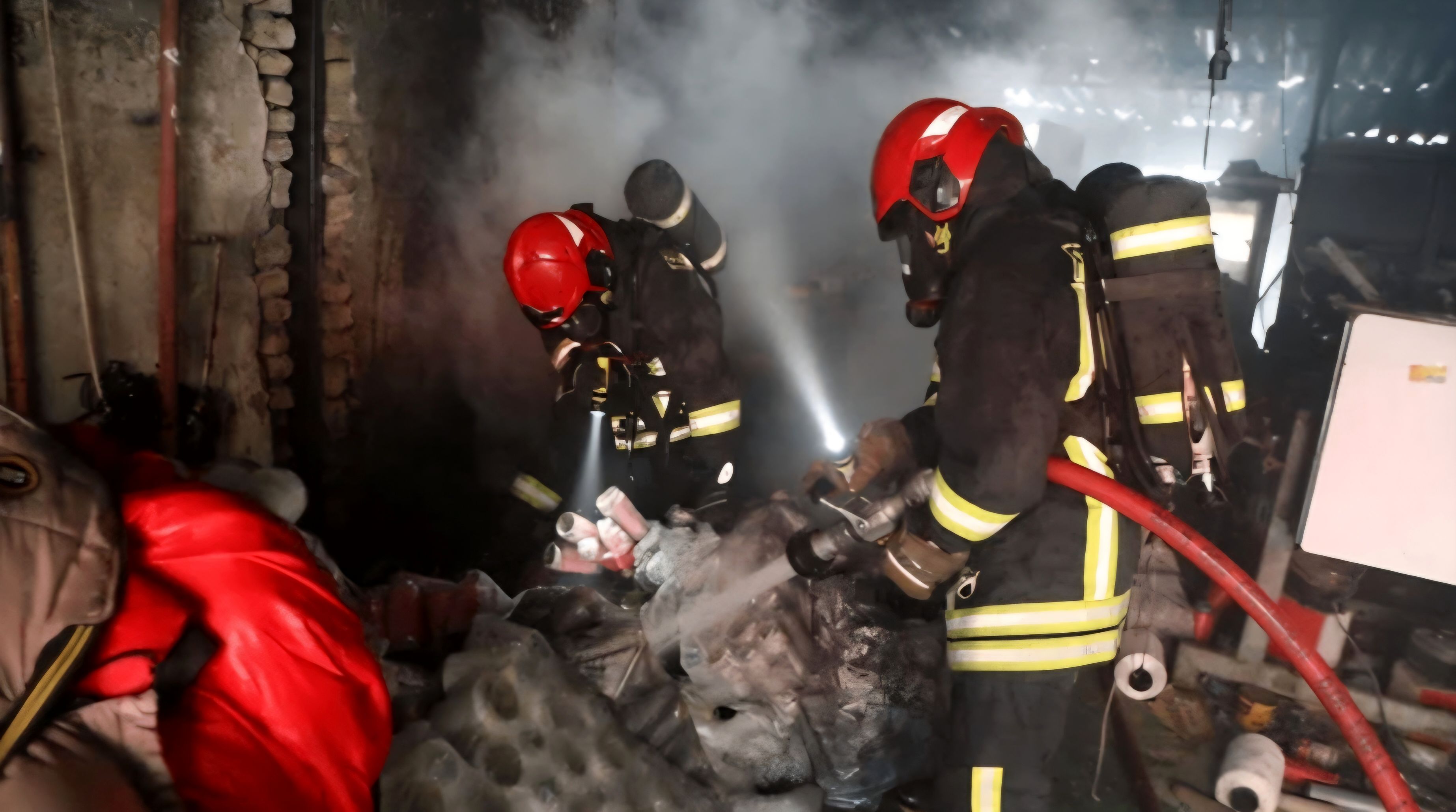 حریق کارگاه تولیدی نخ در مشهد مهار شد