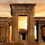 «نادیا و پویا»؛ اسامی ماندگار بر دیواره‌ی تخت‌جمشید یا زخمی تازه بر پیکر حافظه تاریخی ایران؟/ یادگاری‌نویسی روی آثار تاریخی جرم است؟