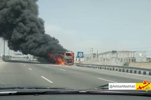 آتش‌سوزی اتوبوس در محور سمنان – مشهد بدون تلفات جانی مهار شد