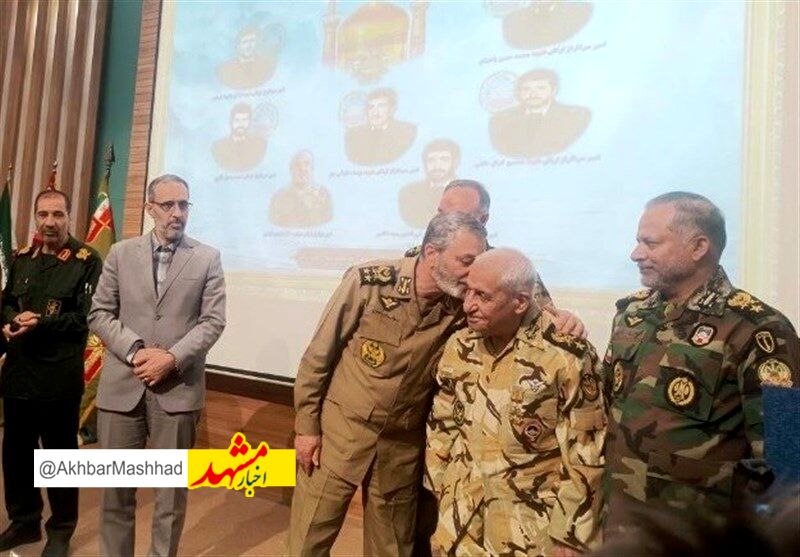 اهدای نشان افتخار به ۶ شهید فداکار ارتش در مشهد