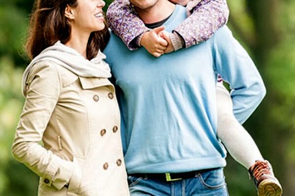 کدام والدین فرزندان شاد تربیت می‌کنند؟